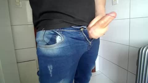 Snapshot of thomaz__ chatting on September 24, 2025, 6:11 pm thomaz__ online show from September 24, 2025, 6:11 pm