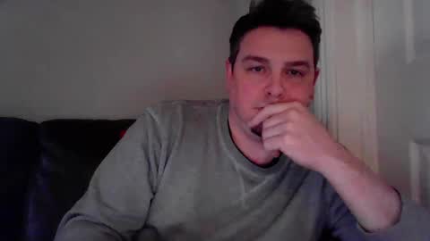 thomisfra online show from February 9, 2025, 2:18 pm