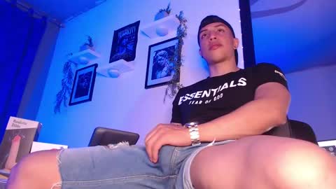 Snapshot of thomsevery_ chatting on December 27, 2024, 1:22 am Thoms Every online show from December 27, 2024, 1:22 am