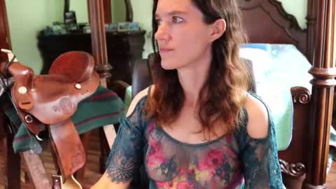 ThornburyRose online show from September 25, 2025, 3:27 pm