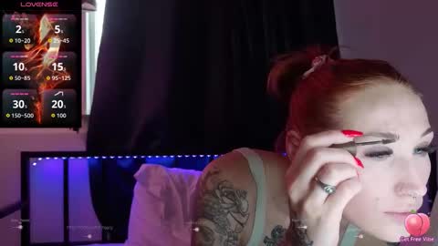 Snapshot of thornsandhoney chatting on June 4, 2026, 12:27 am thornsandhoney online show from June 4, 2026, 12:27 am