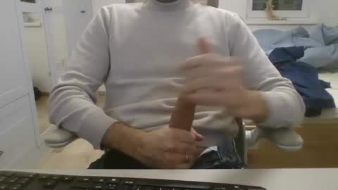 Snapshot of thx_4some_sharing chatting on February 2, 2026, 3:44 pm toobigcockforonegirl online show from February 2, 2026, 3:44 pm