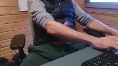 Snapshot of thx_4some_sharing chatting on April 15, 2026, 7:37 am toobigcockforonegirl online show from April 15, 2026, 7:37 am