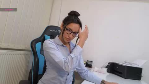 tia_j online show from January 19, 2026, 2:43 pm