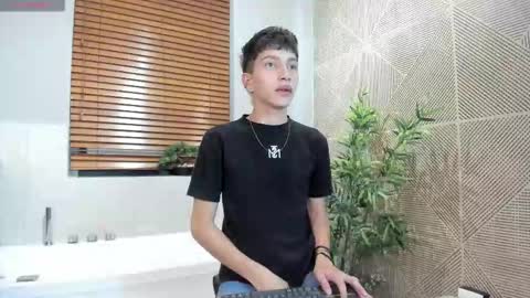 Tiam Muller online show from November 3, 2025, 3:41 am