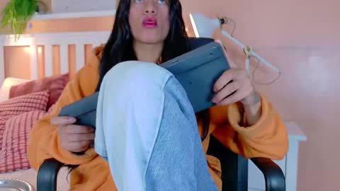 TIANA  online show from October 6, 2025, 7:33 pm