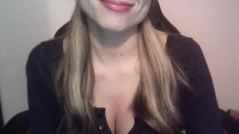 Snapshot of tifanny_a chatting on March 4, 2025, 11:22 pm Tifanny online show from March 4, 2025, 11:22 pm