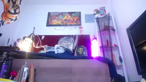 Tifanny Nails  online show from October 29, 2025, 12:18 pm