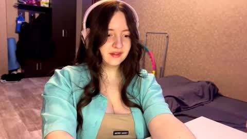 Kate online show from November 10, 2025, 6:40 pm