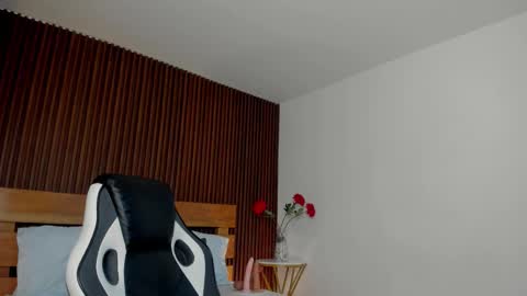 T I F F A N N Y online show from February 11, 2026, 12:21 pm