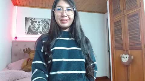 Tifanny online show from October 10, 2025, 1:43 pm