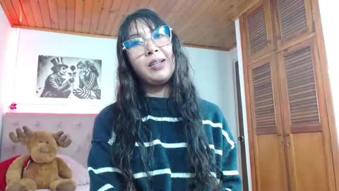 Tifanny online show from November 5, 2025, 4:29 pm