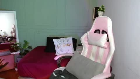 Snapshot of tiffany_laurens chatting on January 10, 2025, 5:15 am dont forget ask for custom vids online show from January 10, 2025, 5:15 am