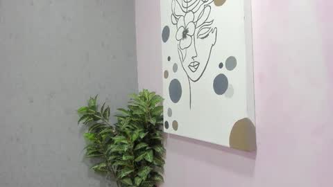 tiffany_mendez online show from December 18, 2025, 12:00 pm