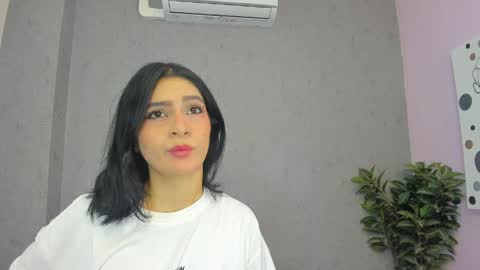 Snapshot of tiffany_mendez chatting on April 24, 2026, 12:07 pm tiffany_mendez online show from April 24, 2026, 12:07 pm