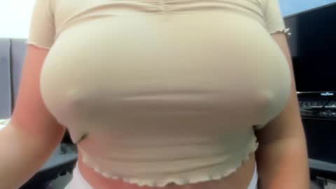 Snapshot of tiffany_teressa chatting on January 4, 2025, 8:16 pm tiffany theressa online show from January 4, 2025, 8:16 pm