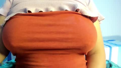 Snapshot of tiffany_teressa chatting on December 18, 2025, 7:53 pm tiffany theressa online show from December 18, 2025, 7:53 pm