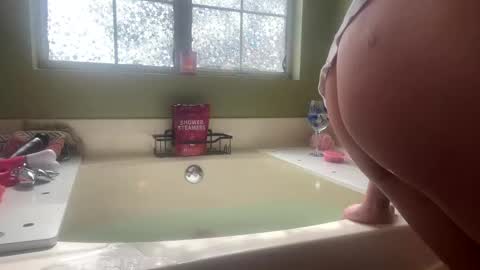 Snapshot of tiffanydove chatting on March 7, 2025, 5:17 pm Tiffany Dove online show from March 7, 2025, 5:17 pm