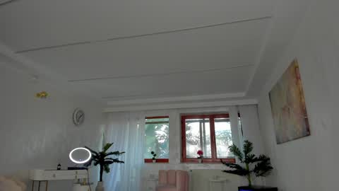 Tiffany Houston online show from December 12, 2024, 6:36 am