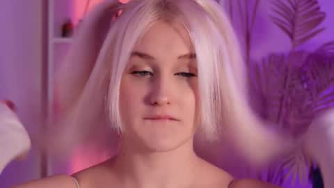 tiffanyjons online show from December 4, 2025, 6:16 pm