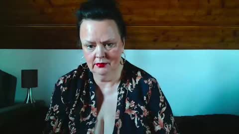 TiffanyMature online show from November 21, 2025, 10:47 am