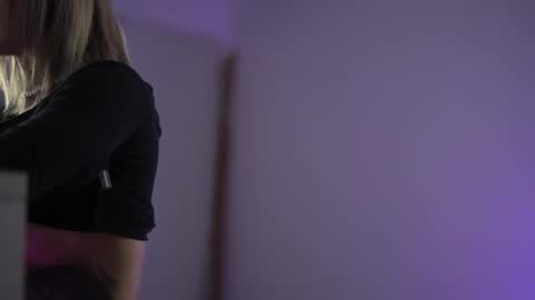 Ilaria online show from October 11, 2025, 7:18 am