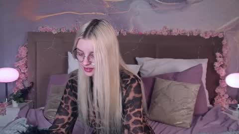 tiffanypeach online show from March 13, 2026, 1:18 pm