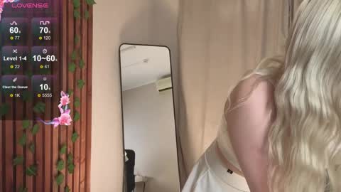 tiffanypeach online show from April 7, 2026, 3:40 am