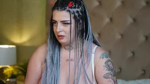  Tiffany  online show from October 13, 2025, 6:19 pm