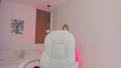 Tiffany online show from November 24, 2025, 11:21 am