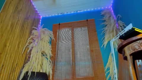 tiffanyy_deluxe online show from October 28, 2025, 1:36 pm