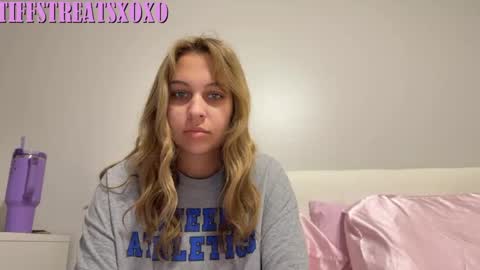 Tiffstreatsxoxo online show from May 17, 2026, 3:08 pm