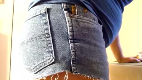 Snapshot of tightshortsspank chatting on February 8, 2025, 10:29 pm Tightshortsspank online show from February 8, 2025, 10:29 pm