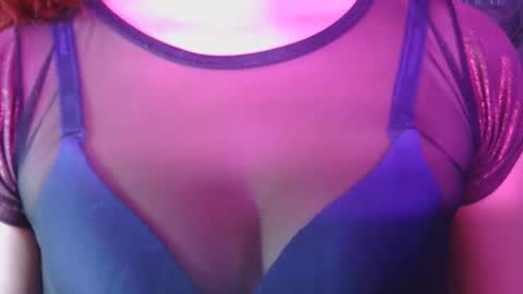 Snapshot of tiiny_emiily chatting on May 20, 2026, 2:40 am TIINY Special show when it reaches 10000 flowers online show from May 20, 2026, 2:40 am