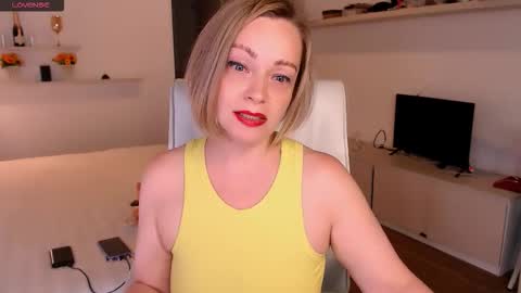 Tilly online show from November 27, 2025, 7:49 pm