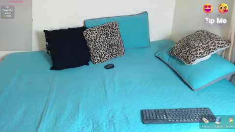 Snapshot of tim_and_sam chatting on November 7, 2025, 8:09 pm Timothy and Santy online show from November 7, 2025, 8:09 pm