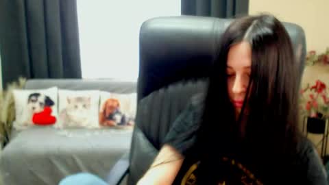 Snapshot of timeparadice chatting on May 7, 2026, 7:25 am Luisa online show from May 7, 2026, 7:25 am