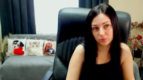 Snapshot of timeparadice chatting on May 8, 2026, 7:36 am Luisa online show from May 8, 2026, 7:36 am