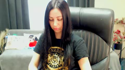 Snapshot of timeparadice chatting on May 15, 2026, 7:48 am Luisa online show from May 15, 2026, 7:48 am