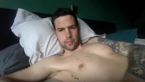 Snapshot of timvanluyten2109 chatting on April 1, 2026, 9:32 am timvanluyten2109 online show from April 1, 2026, 9:32 am