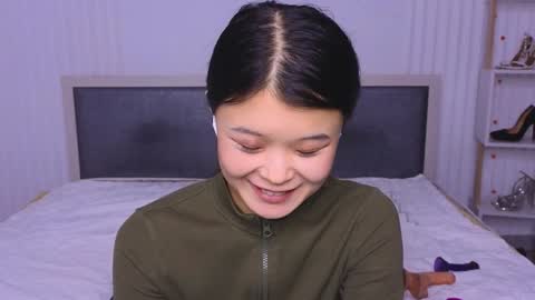 tina__kim online show from December 9, 2024, 11:15 am