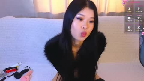 tina__kim online show from April 7, 2026, 9:43 am