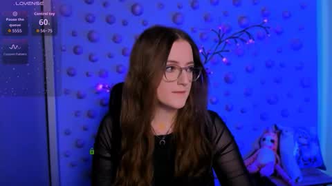 tina_blade_ online show from January 7, 2026, 8:33 pm