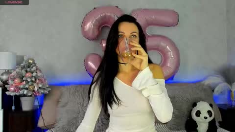 Tina online show from November 30, 2025, 11:25 am