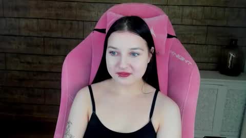 TinaBurton online show from November 26, 2025, 4:19 pm