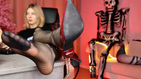 Snapshot of tinadavil chatting on October 21, 2025, 10:49 am Tina Davil online show from October 21, 2025, 10:49 am