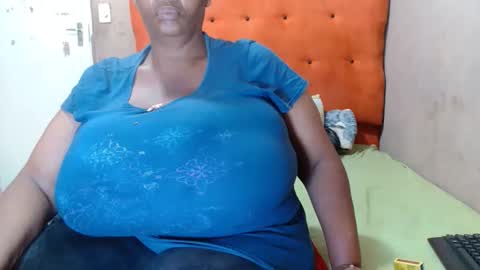 Snapshot of tinagiant chatting on November 13, 2025, 7:18 am tinagiant online show from November 13, 2025, 7:18 am