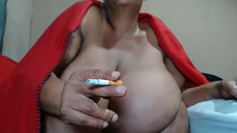 Snapshot of tinagiant chatting on November 27, 2025, 8:55 pm tinagiant online show from November 27, 2025, 8:55 pm