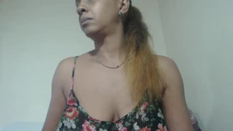 Snapshot of tinaxxxpetitexoxo chatting on March 1, 2025, 12:34 pm Tina online show from March 1, 2025, 12:34 pm