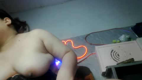 tini_bei online show from June 13, 2026, 3:54 pm